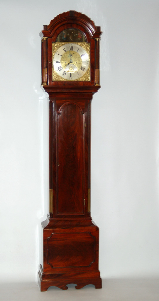 Ancienne horloge comtoise en acajou du XVIIIe siècle, symbole du temps qui passe en rêve
